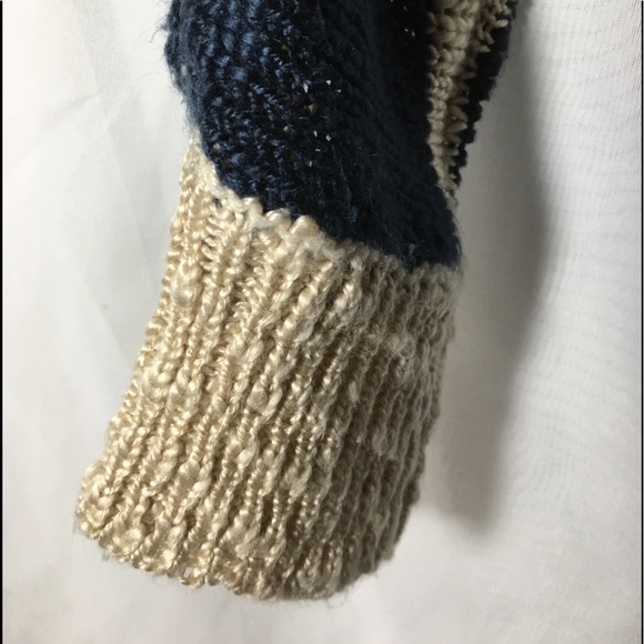 Pink Rose Blue and Tan Sweater Size Medium - Picture 6 of 8